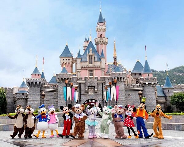 Disneyland là nơi phù hợp với các bạn trẻ khi du lịch tại Hong Kong
